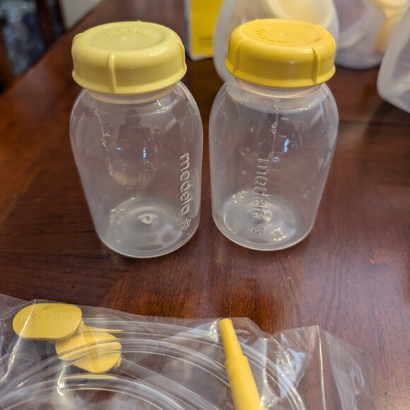 Medela Hands Free Collection Cup Bundle 21mm - Picture 3 of 6